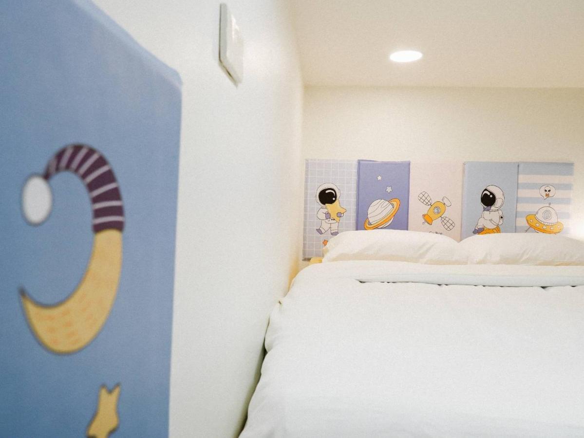 Bloomin' Moon Hostel & Cafe, Chiang Mai Old Town Εξωτερικό φωτογραφία