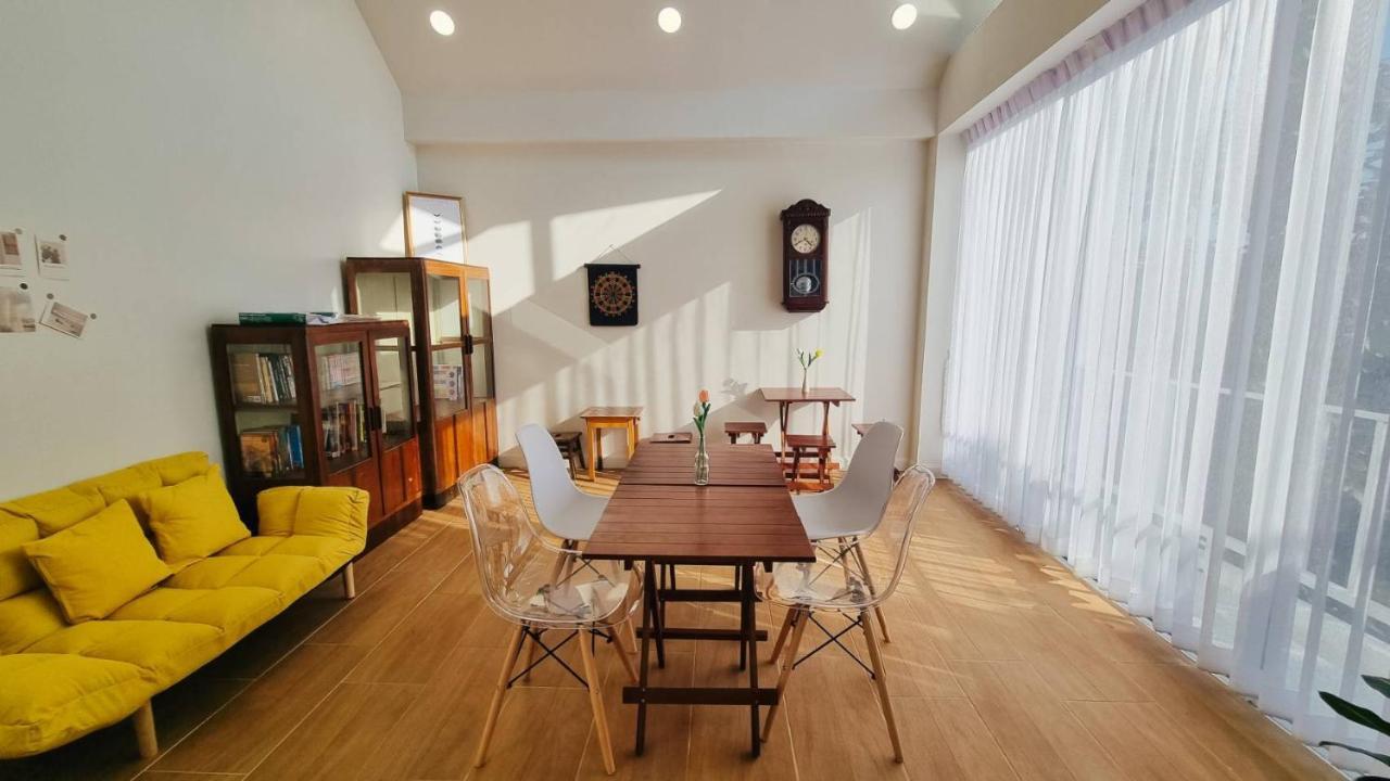 Bloomin' Moon Hostel & Cafe, Chiang Mai Old Town Εξωτερικό φωτογραφία