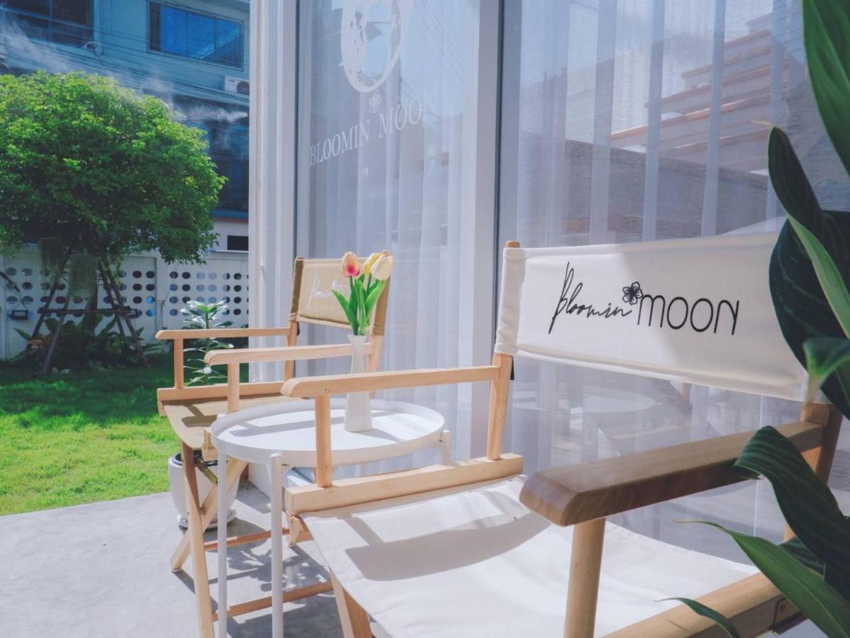 Bloomin' Moon Hostel & Cafe, Chiang Mai Old Town Εξωτερικό φωτογραφία