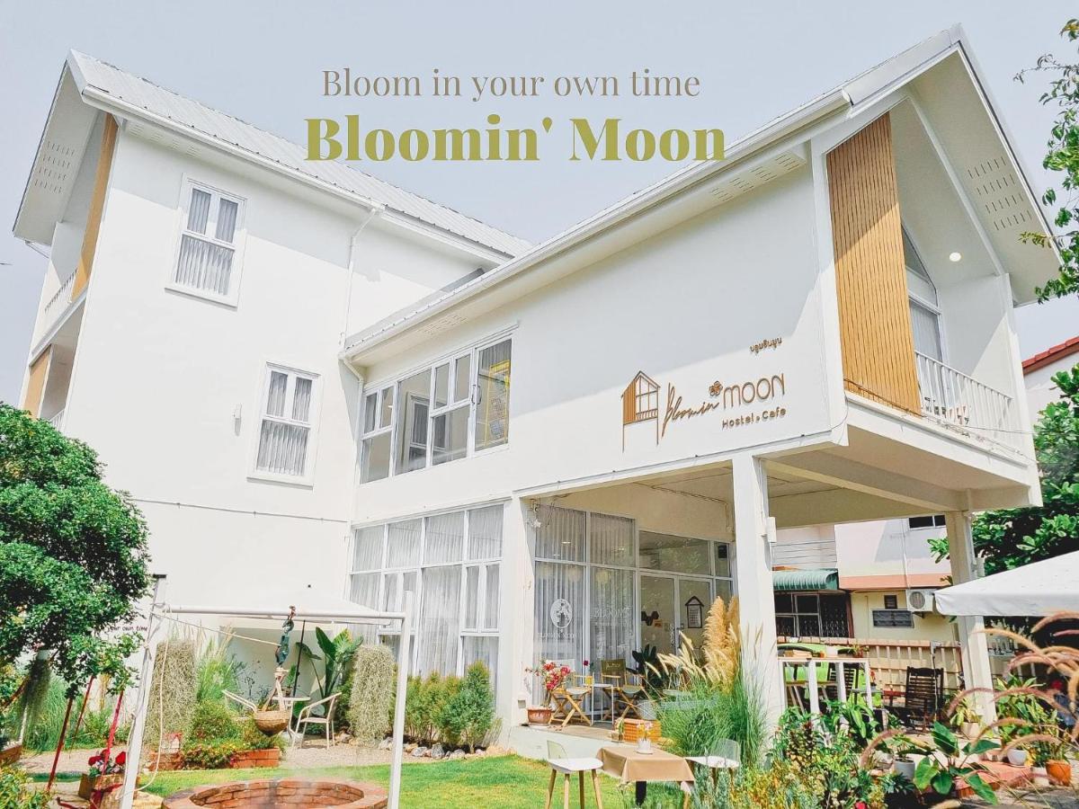 Bloomin' Moon Hostel & Cafe, Chiang Mai Old Town Εξωτερικό φωτογραφία