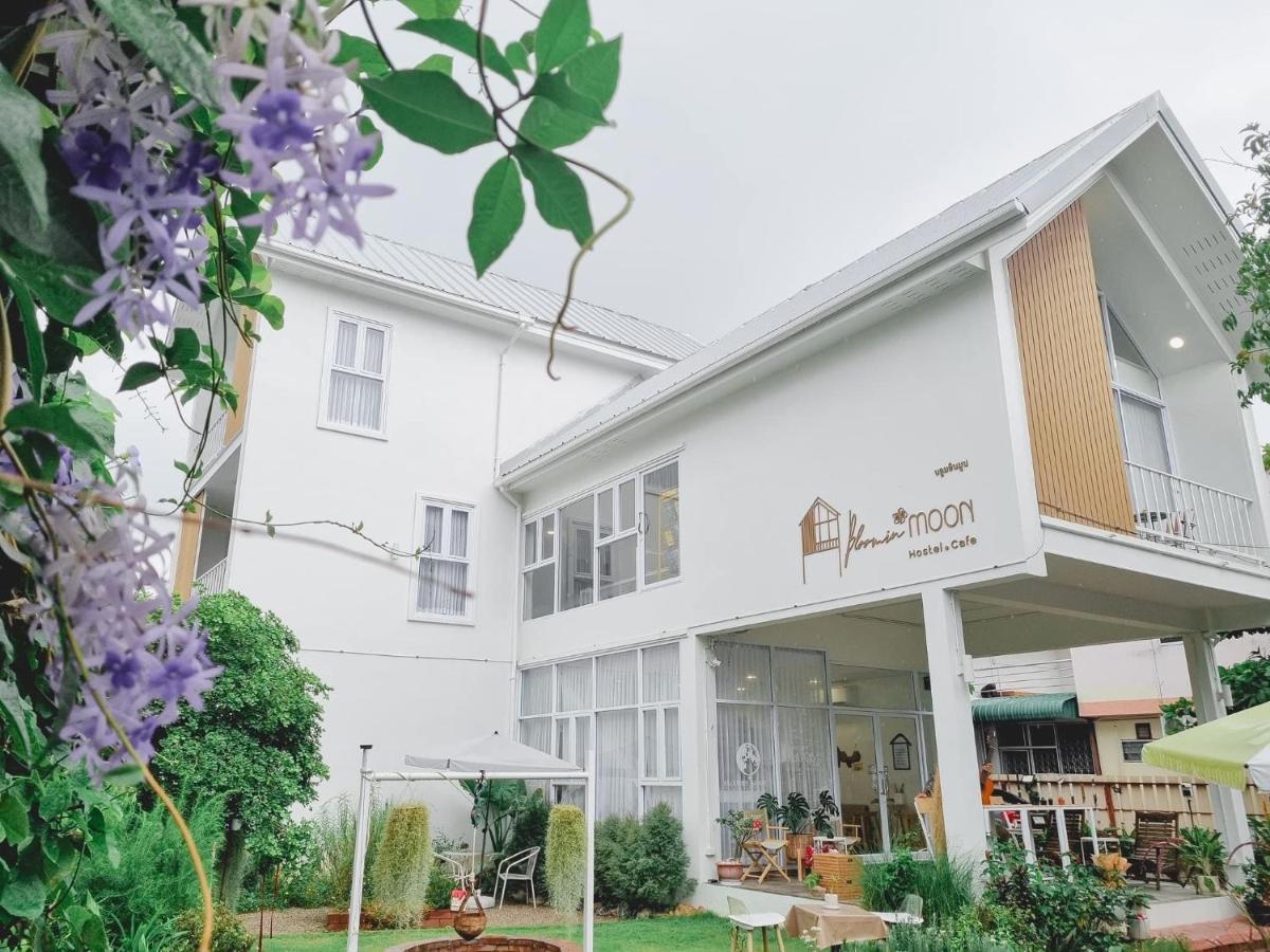 Bloomin' Moon Hostel & Cafe, Chiang Mai Old Town Εξωτερικό φωτογραφία